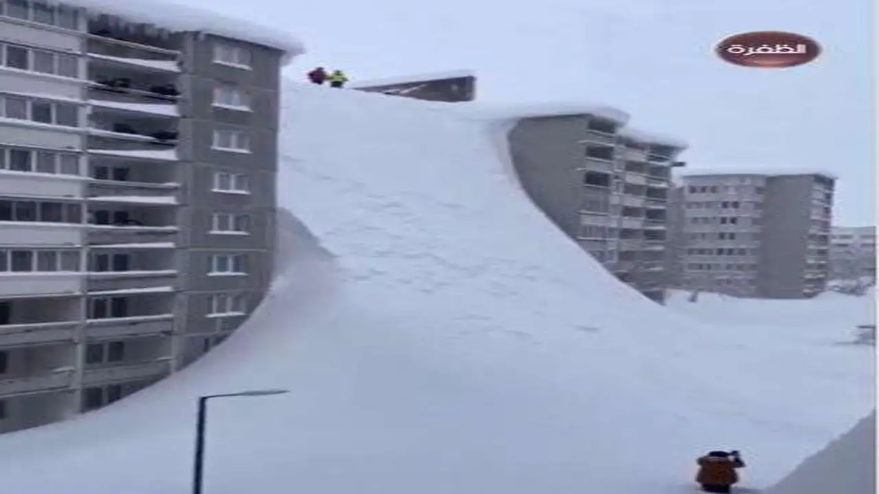 بين الحقيقة والخيال.. حقيقة تلال الثلوج الضخمة في روسيا وتزلج الأطفال فوقها